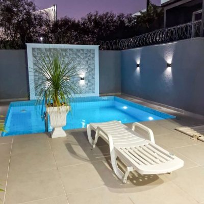 Sobrado Residencial com 115m², 3 quartos, 2 suítes, 1 garagem, no bairro São João Do Rio Vermelho em Florianópolis