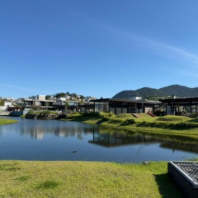 Casa em Condomínio com 500m², 4 quartos, 4 suítes, 2 garagens, no bairro Pedra Branca em Palhoça