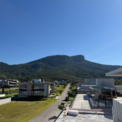 Casa em Condomínio com 500m², 4 quartos, 4 suítes, 2 garagens, no bairro Pedra Branca em Palhoça