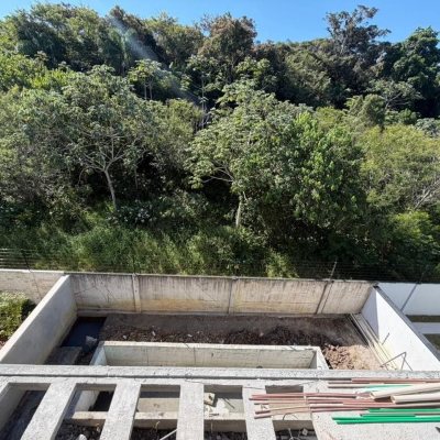 Casa em Condomínio com 500m², 4 quartos, 4 suítes, 2 garagens, no bairro Pedra Branca em Palhoça