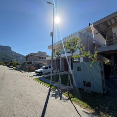 Casa em Condomínio com 500m², 4 quartos, 4 suítes, 2 garagens, no bairro Pedra Branca em Palhoça