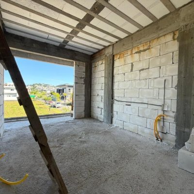 Casa em Condomínio com 500m², 4 quartos, 4 suítes, 2 garagens, no bairro Pedra Branca em Palhoça
