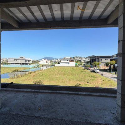 Casa em Condomínio com 500m², 4 quartos, 4 suítes, 2 garagens, no bairro Pedra Branca em Palhoça