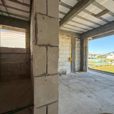 Casa em Condomínio com 500m², 4 quartos, 4 suítes, 2 garagens, no bairro Pedra Branca em Palhoça