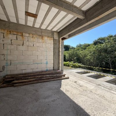 Casa em Condomínio com 500m², 4 quartos, 4 suítes, 2 garagens, no bairro Pedra Branca em Palhoça