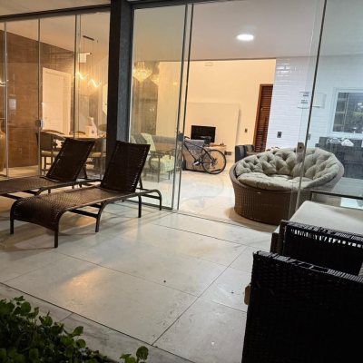Casa em Condomínio com 127m², 3 quartos (sendo 3 suítes), 2 garagens, no bairro Rio Vermelho em Florianópolis