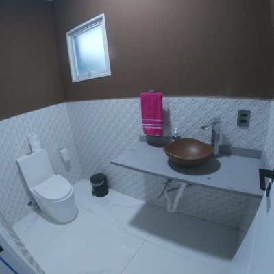 Casa em Condomínio com 127m², 3 quartos (sendo 3 suítes), 2 garagens, no bairro Rio Vermelho em Florianópolis