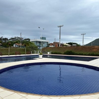 Casa em Condomínio com 127m², 3 quartos (sendo 3 suítes), 2 garagens, no bairro Rio Vermelho em Florianópolis