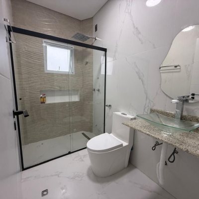 Casa em Condomínio com 127m², 3 quartos (sendo 3 suítes), 2 garagens, no bairro Rio Vermelho em Florianópolis