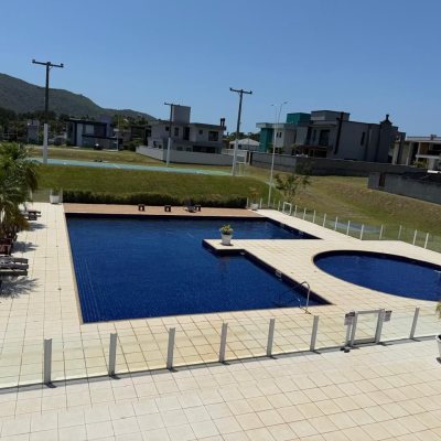 Casa em Condomínio com 127m², 3 quartos (sendo 3 suítes), 2 garagens, no bairro Rio Vermelho em Florianópolis