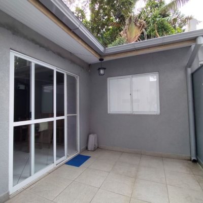 Casa Residencial com 145m², 3 quartos, 1 garagem, no bairro Ingleses do Rio Vermelho em Florianópolis