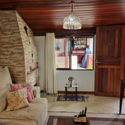 Casa Residencial com 155m², 2 quartos, 1 suíte, 6 garagens, no bairro Ratones em Florianópolis