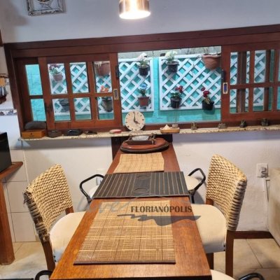 Casa Residencial com 155m², 2 quartos, 1 suíte, 6 garagens, no bairro Ratones em Florianópolis