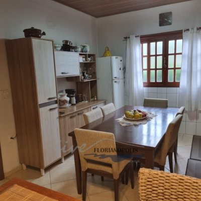 Casa Residencial com 155m², 2 quartos, 1 suíte, 6 garagens, no bairro Ratones em Florianópolis