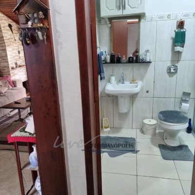 Casa Residencial com 155m², 2 quartos, 1 suíte, 6 garagens, no bairro Ratones em Florianópolis