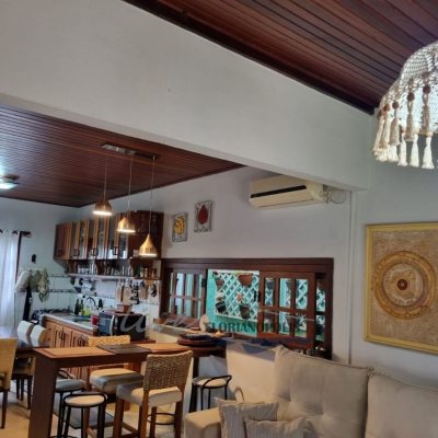 Casa Residencial com 155m², 2 quartos, 1 suíte, 6 garagens, no bairro Ratones em Florianópolis