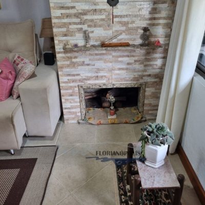 Casa Residencial com 155m², 2 quartos, 1 suíte, 6 garagens, no bairro Ratones em Florianópolis