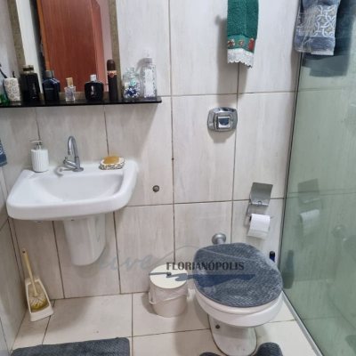 Casa Residencial com 155m², 2 quartos, 1 suíte, 6 garagens, no bairro Ratones em Florianópolis