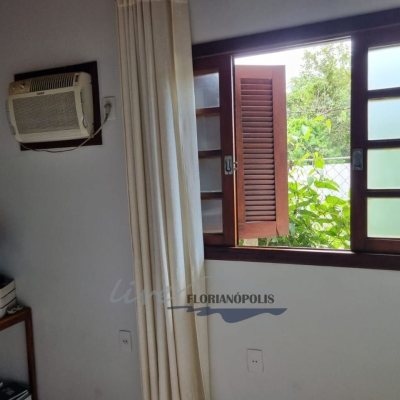 Casa Residencial com 155m², 2 quartos, 1 suíte, 6 garagens, no bairro Ratones em Florianópolis