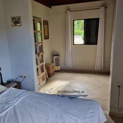 Casa Residencial com 155m², 2 quartos, 1 suíte, 6 garagens, no bairro Ratones em Florianópolis