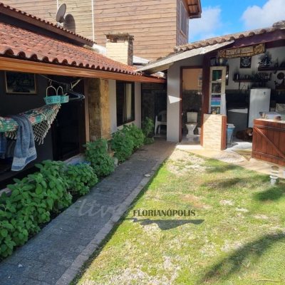Casa Residencial com 155m², 2 quartos, 1 suíte, 6 garagens, no bairro Ratones em Florianópolis