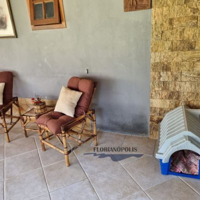 Casa Residencial com 155m², 2 quartos, 1 suíte, 6 garagens, no bairro Ratones em Florianópolis