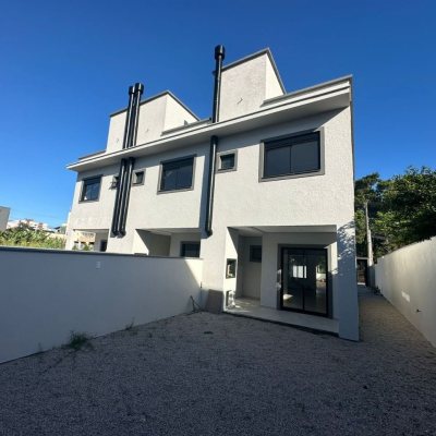 Casa Residencial com 86m², 2 quartos (sendo 2 suítes), 1 garagem, no bairro Ingleses do Rio Vermelho em Florianópolis