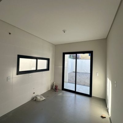 Casa Residencial com 86m², 2 quartos (sendo 2 suítes), 1 garagem, no bairro Ingleses do Rio Vermelho em Florianópolis