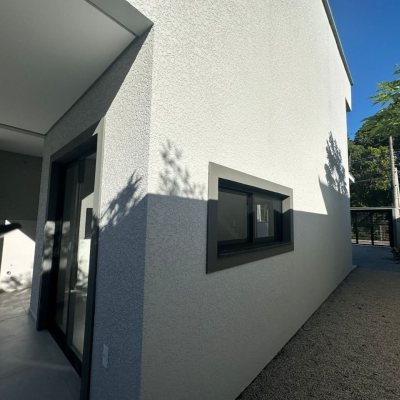 Casa Residencial com 86m², 2 quartos (sendo 2 suítes), 1 garagem, no bairro Ingleses do Rio Vermelho em Florianópolis