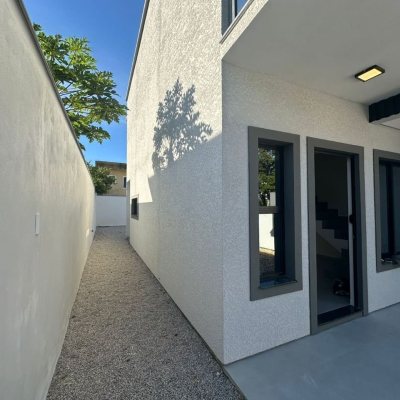 Casa Residencial com 86m², 2 quartos (sendo 2 suítes), 1 garagem, no bairro Ingleses do Rio Vermelho em Florianópolis