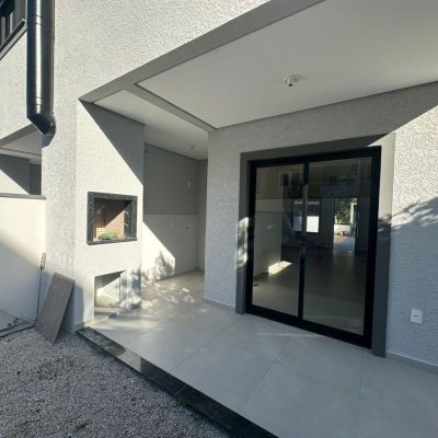 Casa Residencial com 86m², 2 quartos (sendo 2 suítes), 1 garagem, no bairro Ingleses do Rio Vermelho em Florianópolis